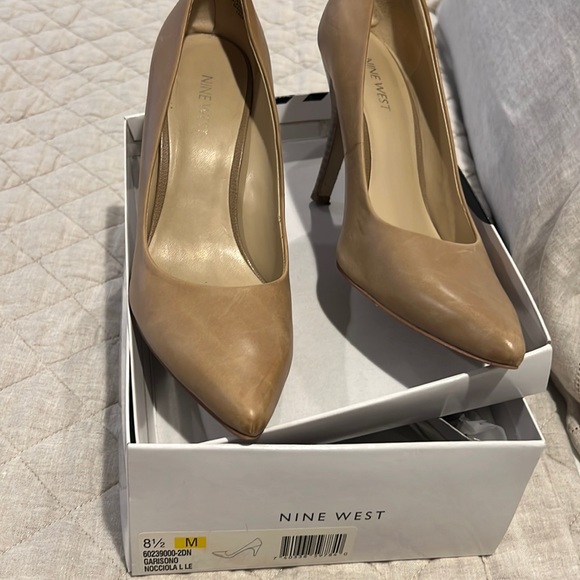 Nine West | Shoes | Nine West Nude Leather Pumps 85 | Poshmark